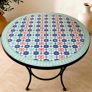 Table basse en mosaïque Zellige marocaine faite à la main – Table ronde de patio en carreaux – Table d'appoint artisanale pour l'extérieur et l'intérieur – Meuble unique fait main.