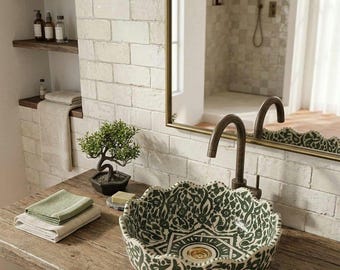 Lavabo marocchino verde e bianco, lavabo in ceramica con motivo smerlato dipinto a mano, lavabo quadrato per mobile bagno, ceramica artigianale Fes.
