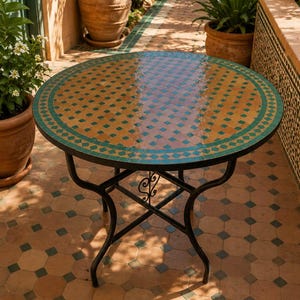 Table ronde en zellige marocain fait main - Table de patio extérieure en mosaïque - Table de jardin en carreaux de céramique personnalisée - Décoration de bistrot méditerranéen.