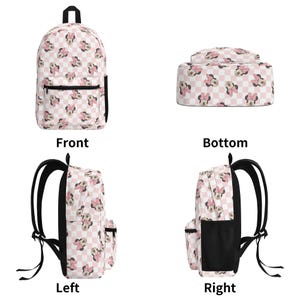 Peut inclure: Un sac &agrave; dos avec un motif &agrave; carreaux rose clair et blanc orn&eacute; de motifs r&eacute;p&eacute;titifs du personnage Minnie Mouse. Le sac comprend une poche avant zipp&eacute;e, des bretelles noires r&eacute;glables et une poche lat&eacute;rale en filet noir pour le rangement.