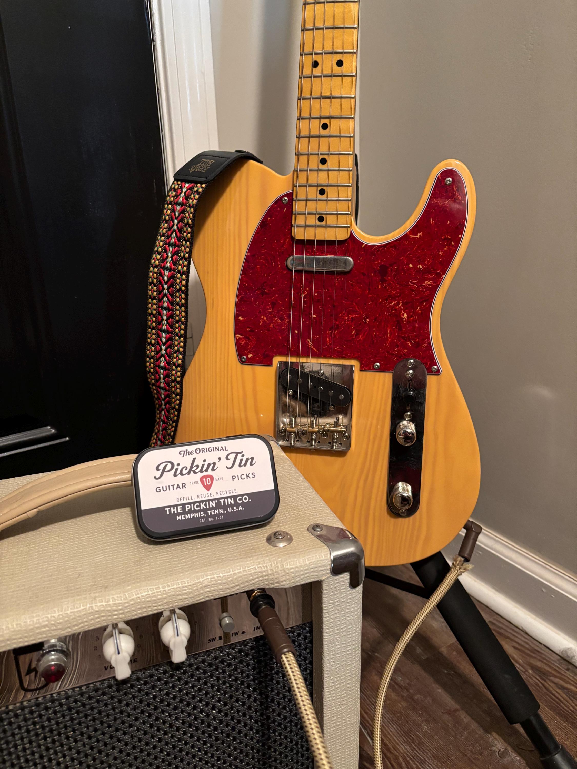 Pickin' Tin Guitar Pick Box: Americana Gift With 10 Picks - Etsy