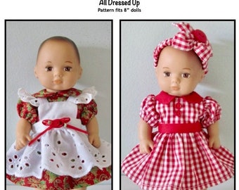PDF All Dressed Upの縫製パターンは、Little Bitty Babyなどの8インチの赤ちゃん人形に適合します。