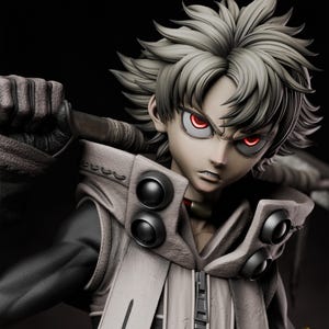 Może przedstawiać: Szczegółowa figurka postaci w stylu anime z kolczastymi szarymi włosami i intensywnie czerwonymi oczami. Postać nosi biało-czarną kurtkę z dużymi, okrągłymi guzikami i zamkiem błyskawicznym. Figurka trzyma broń, z poważnym wyrazem twarzy.