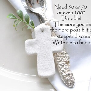 Favores de cruz de bautismo simple / favores de comunión favores de masa de sal con dedicación de cordel