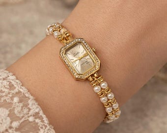 Vintage gold bracelet watch for women | Elegant retro jewelry | Timeless and durable gift watch | Chic boho butterfly watch