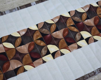 Modern Quilted Table Runner, Trefoil