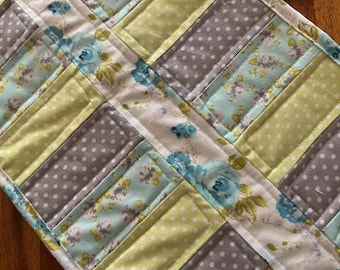 Caminho de mesa acolchoado, primavera