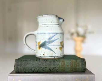 Jarra de crema de cerámica francesa vintage, jarra de gres esmaltada hecha a mano, jarrón rústico de arte popular, cerámica moteada de Country Cottage Studio.