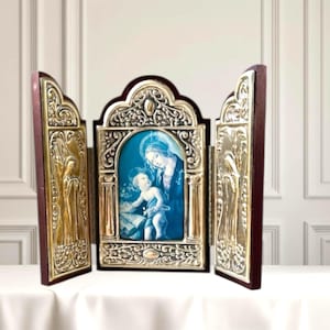 Altar dobrável religioso vintage com tríptico da Madona e o Menino | Santuário religioso católico devocional para casa ou viagem com painéis prateados em relevo