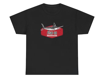 Camiseta unisex de algodón grueso para entusiastas de la pesca - Fish On Design