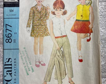 Patrón completo para chaqueta de vestir y mono infantil McCall’s 8677, año 1967, talla 2