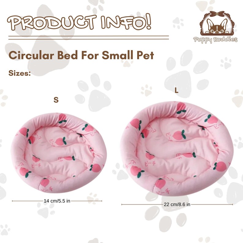 Puede incluir: Cama redonda rosa para mascotas con estampado de melocotones. La cama peque&ntilde;a mide 14 cm de di&aacute;metro y la grande 22 cm. El texto "PRODUCT INFO!" y "Circular Bed For Small Pet" son visibles.