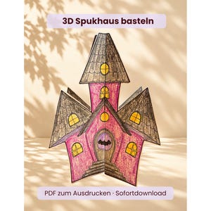 Könnte beinhalten: Ein 3D-Papierbastelbogen für ein Spukhaus mit rosa Wänden, dunkelgrauen Dächern und gelben Fenstern. Das Modell hat einen zentralen Turm, eine Eingangstür mit Fledermaus-Silhouette und den Text 3D Spukhaus basteln sowie PDF zum Ausdrucken Sofortdownload.
