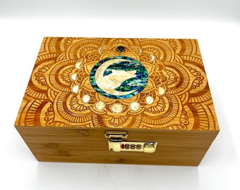 Moon Wolf   connisouer box wirh combination lock and removable matching tray