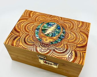 Mandala stealie     connisouer box wirh combination lock and removable matching tray