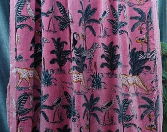 Indisk bomullssammetsgardin: Rosa djungelmönster Boho-gardiner