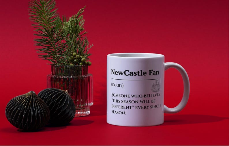 Taza para fan del Newcastle United, regalo divertido de fútbol, taza de broma de la Premier League, humor para aficionados al fútbol británico, regalo para amantes del fútbol imagen 1