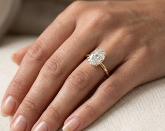 Bague en or jaune et blanc 14 carats plaqué or avec zircon cubique ovale de 2,5 carats / Bague de promesse en or / Cadeau idéal pour une épouse