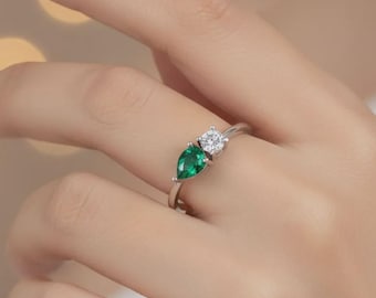 Anillo Toi et Moi de plata de ley con forma de pera y piedra natal simulada, pequeño anillo de regalo para ella.