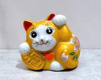 Kutani-yaki Maneki Neko: Japanese Yunjin Sakura Sheng lucky cat