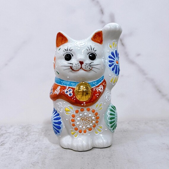 九谷焼招き猫：花水晶花付招き猫 No.4 - Etsy 日本