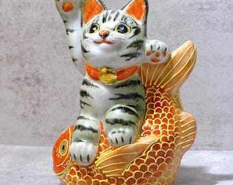 Kutani-yaki Maneki Neko: Japanese Porcelain Lucky Cat Grey-striped sea bream