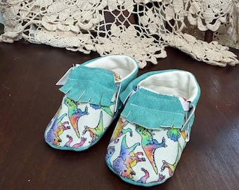 Baby Mokassins aus cremefarbenem Leder