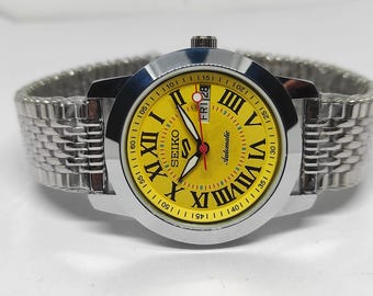 Reloj automático Seiko 5 vintage reacondicionado: esfera amarilla, acero inoxidable