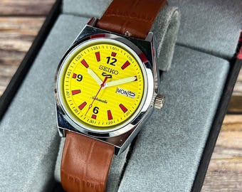 Reloj Seiko 5 automático con esfera amarilla y ventana de día y fecha para hombre reacondicionado