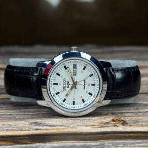 refurbished Seiko 5 automatic men's wrist watch white dial Day-date window working order image 2