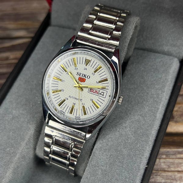 Refurbished Seiko 5 automatic watch stainless steel strap white dial Day-date window