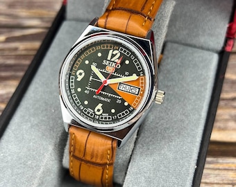 refurbished Seiko 5 automatic green dial Day-date window working order