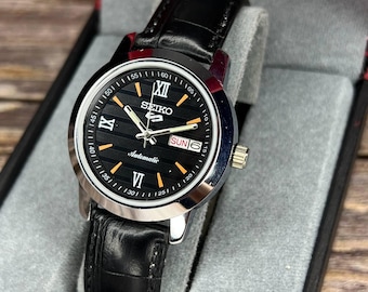 Generalüberholte Seiko 5 Automatik Armbanduhr schwarzes Zifferblatt Day-Date-Fenster