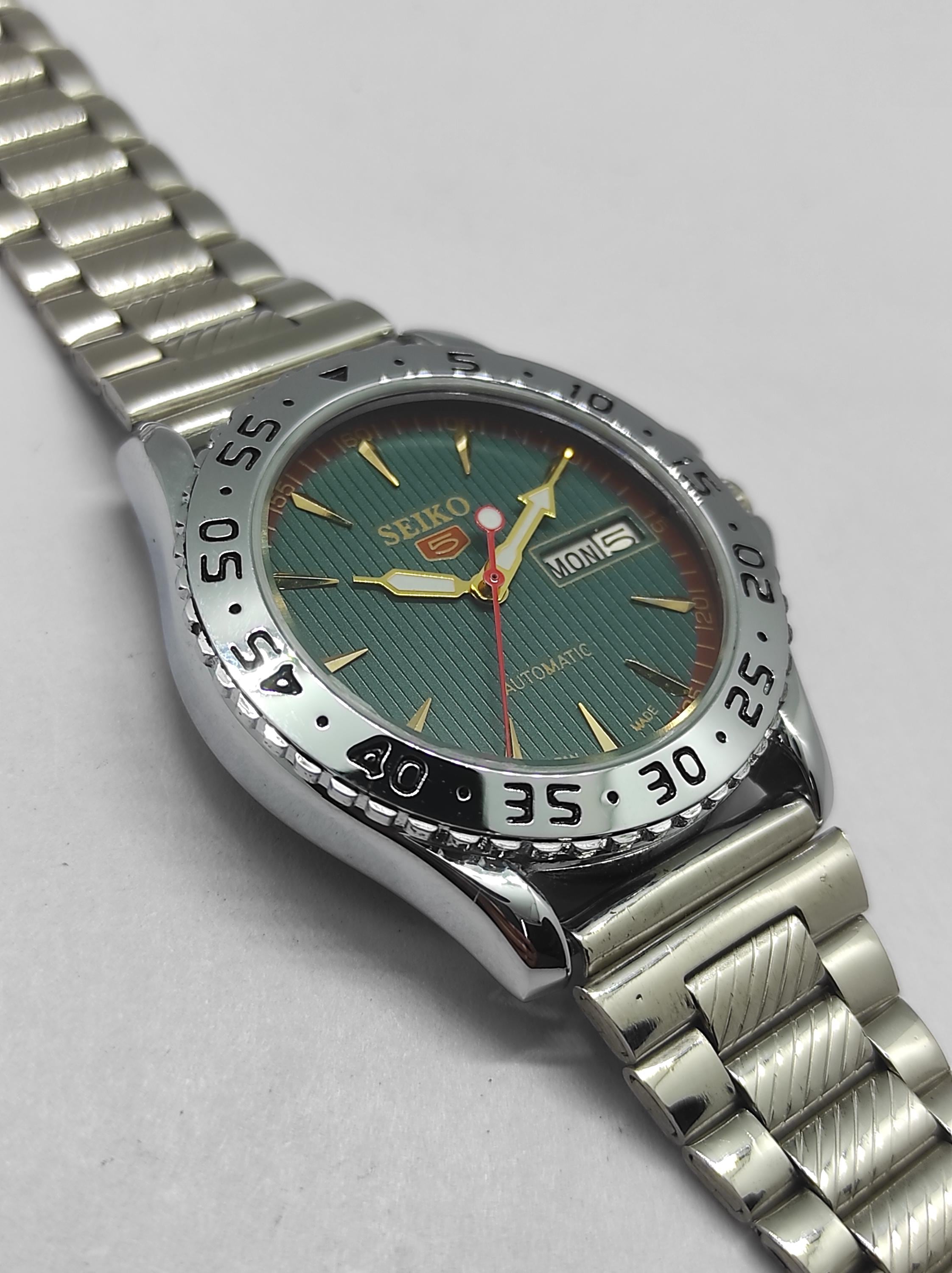 SEIKO5 セイコー5 自動巻き腕時計　グリーン文字盤 ステンレススチール ヴィンテージ セイコー5 自動巻き腕時計：グリーン文字盤、ステンレス