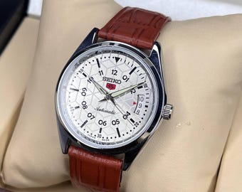 Generalüberholte Seiko 5 Automatik Armbanduhr Silber Ziffernblatt mit Datumsanzeige funktionsfähig
