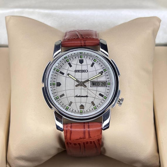 refurbished Seiko 5 automatic men's wrist watch silver dial Day-date window working order