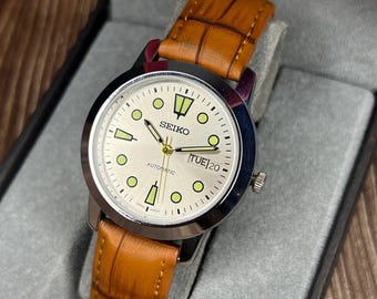Refurbished Seiko 5 automatic wrist watch silver dial Day-date window