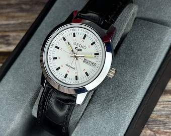 Seiko 5 automatic wrist watch white dial with Day-date window fox leather Strap
