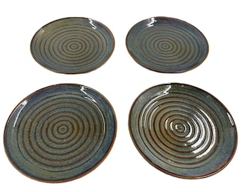 Conjunto de 4 pratos de sobremesa vietnamitas em cerâmica de grés com dupla camada de esmalte e motivo espiral.