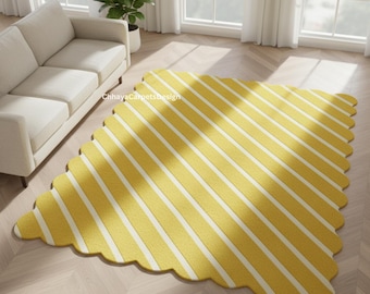 Tappeto a righe con bordo smerlato giallo e bianco, moderno tappeto in lana tuftato a mano dalla forma irregolare per il soggiorno, arredamento giocoso per la casa