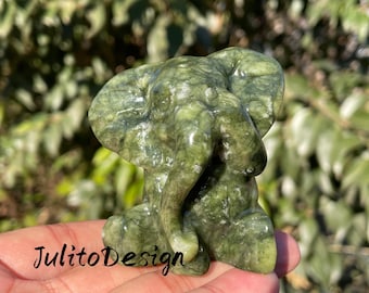 Cráneo de elefante de cuarzo y jade verde: decoración de cristal tallada a mano (6,35 cm)