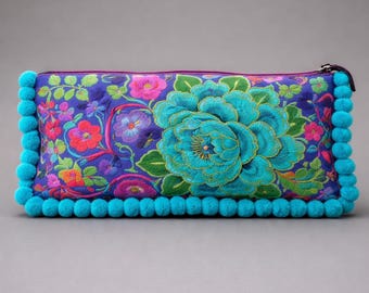 Pochette per il trucco con ricami floreali / Regalo per damigella d'onore / Beauty case da viaggio per donna / Pochette cosmetica fatta a mano