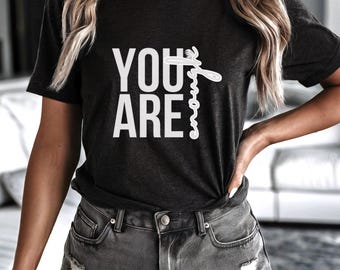 You Are Enough T-Shirt: Inspirierendes Unisex-T-Shirt aus weicher Baumwolle