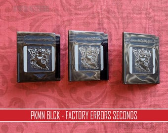 SECONDEN - PKMN BLCK emaille pin - Creepy Pasta waaierpin - Fabrieksfouten
