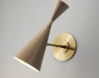 Handgefertigte Wandleuchte aus Messing - Mid Century Modern Beleuchtungskörper