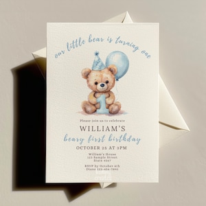Op de afbeelding: Een verjaardagsuitnodiging in aquarel-stijl met een teddybeer die het cijfer één vasthoudt. De tekst luidt "Our little bear is turning one" en "William's beary first birthday". Bevat evenementdetails en RSVP-informatie.