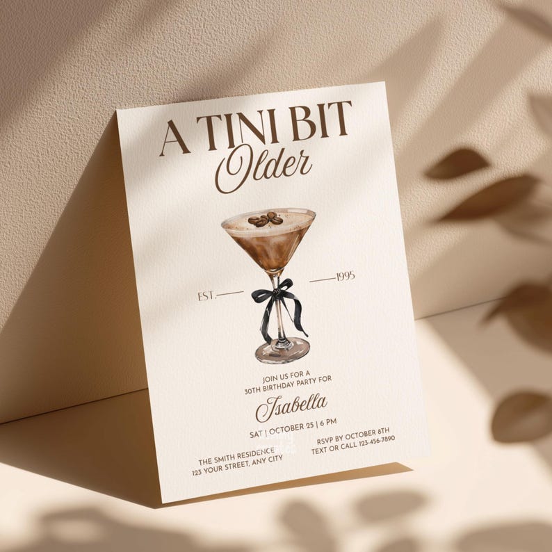 Tini Bit Older-festinbjudan Espresso Martini-födelsedagsinbjudningsmall Vuxen födelsedagsfestinbjudan Redigerbar rosettinbjudan till cocktailparty bild 5