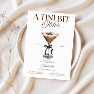 Tini Bit Older-festinbjudan Espresso Martini-födelsedagsinbjudningsmall Vuxen födelsedagsfestinbjudan Redigerbar rosettinbjudan till cocktailparty bild 2