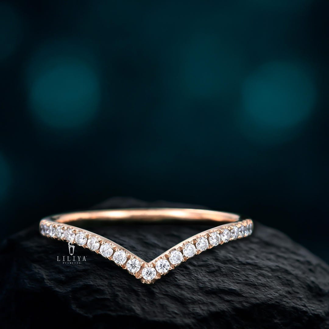 Rose Gold Moissanite Chevron Wedding Band, Unique Bridal Ring - Etsy