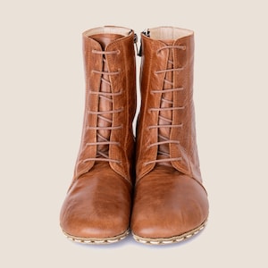 Zero-drop leather barefoot design for natural walking alignment.